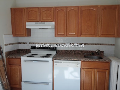 Brookline 2 Beds 1 Bath  Boston University - $2,950