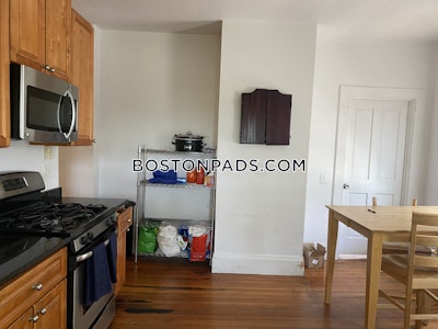 Dorchester/south Boston Border 3 Bed, 1 Bath Unit Boston - $3,400 No Fee