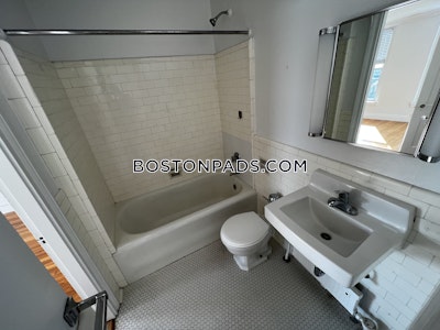 Brookline 1 Bed 1 Bath BROOKLINE- COOLIDGE CORNER $3,453  Coolidge Corner - $3,411