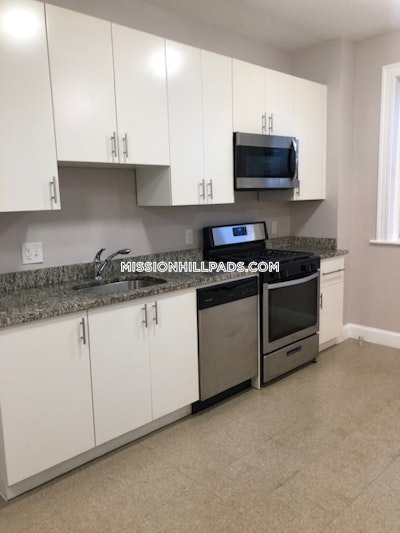 Roxbury 4 Beds 1.5 Baths Boston - $3,600 50% Fee