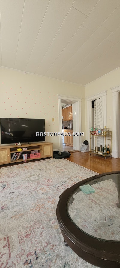 Brookline 2 Bed 1 Bath BROOKLINE- BOSTON UNIVERSITY $2,950  Boston University - $3,400