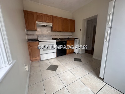 Brookline 2 Beds 1 Bath  Boston University - $3,600